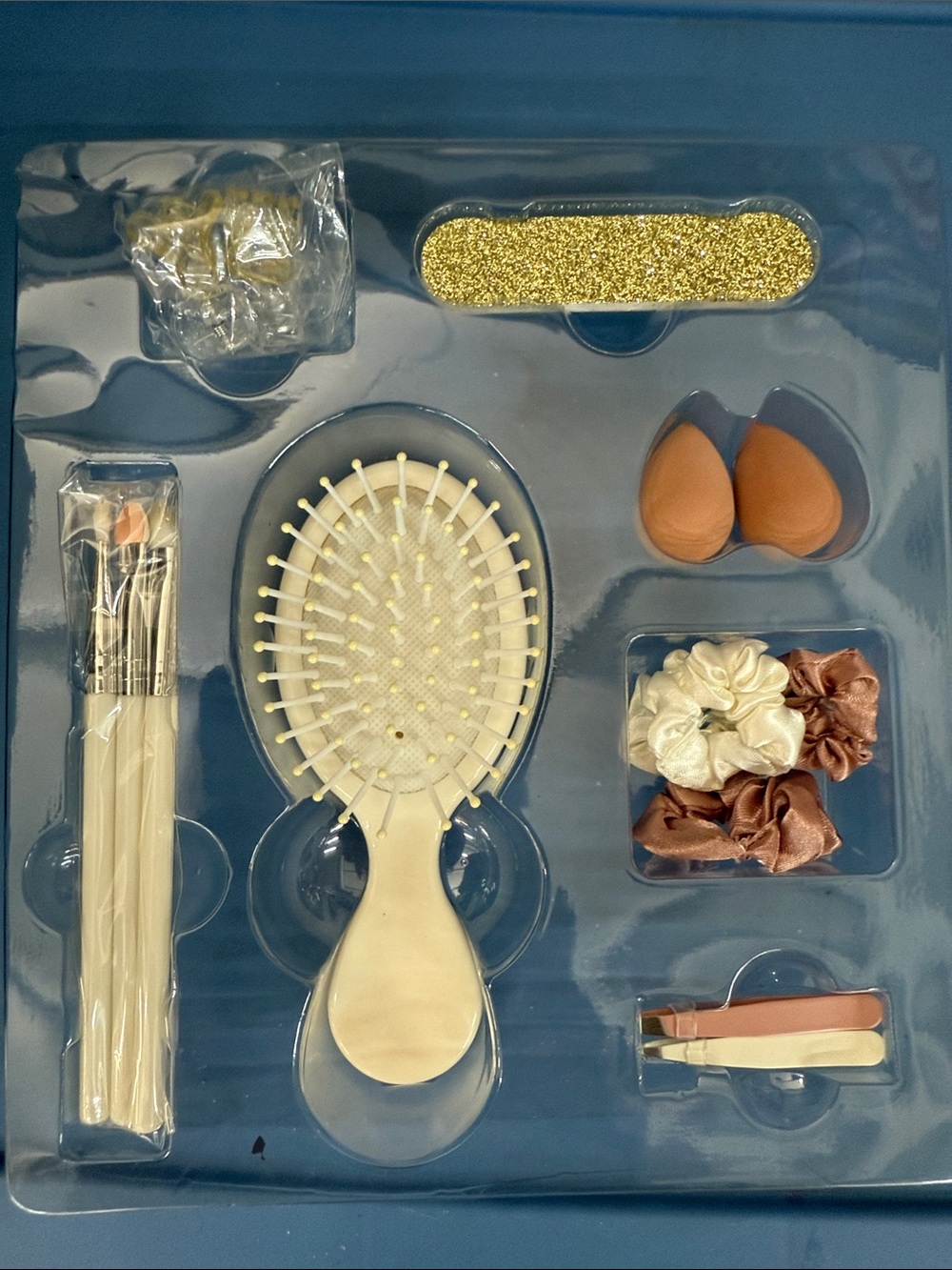 Women/Girls Makeup & Hair Accessory Kit in Cream and Brown